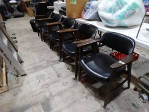 lot 1363 image: 5 black leather chairs