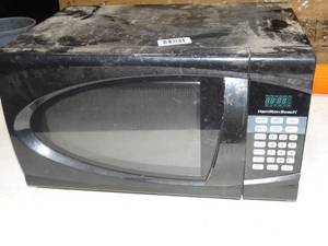 lot 1394 image: Small Hamilton Beach Small 900-1300w Microwave