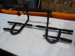 lot 1396 image: Doorway Pull-Up Bar