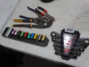 lot 1398 image: Mixed Lot of Wrenches and Sockets