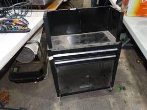 lot 1399 image: Black Rolling Metal Tool Chest with Contents