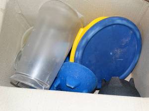 lot 1409 image: Small Mixed Lot  Food Containers