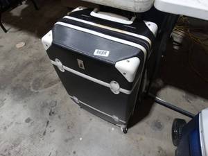 lot 1602 image: Durable Suitcase w Wheels