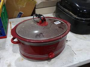 lot 1609 image: Red Rival Crock Pot