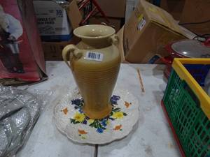 lot 1611 image: Hosley Potteries Vase and Misc Floral Platter