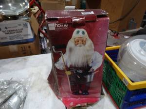 lot 1612 image: Claus Home Repair Figure