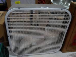 lot 1617 image: Holmes Box Fan