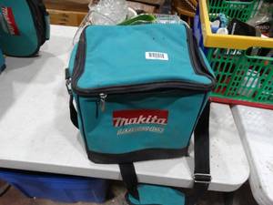 lot 1622 image: Makita 18V Impact Driver  Drill  Charger  Battery & Case