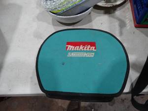 lot 1623 image: Makita TD020D Small Drill with (2) 7.2 Lithium Batteries and Charger