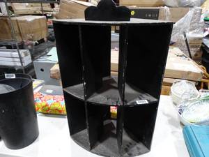 lot 1625 image: Small Corner Shelf