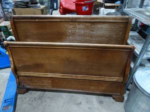 lot 1649 image: Vintage Solid Wood Foot and Head Boards