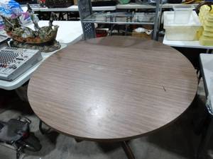 lot 1932 image: Round Restuarant Table