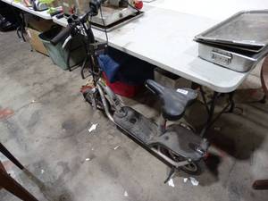 lot 1454 image: eZip 750 Electric Scooter