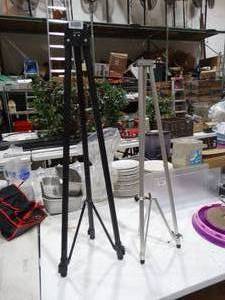 lot 1470 image: 2 Easels