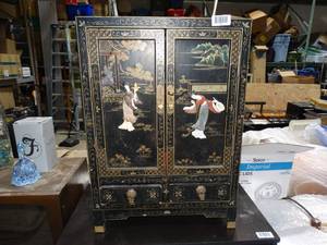 lot 1482 image: Nice Asian Tabletop Cabinet