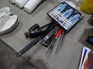 lot 1501 image: grilling utensils