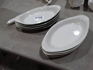 lot 1504 image: Lot of Oval Platters