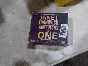 lot 1511 image: Janet Evanovich Music CDs