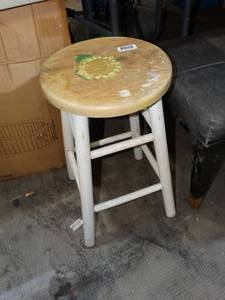 lot 1514 image: Wood Stool