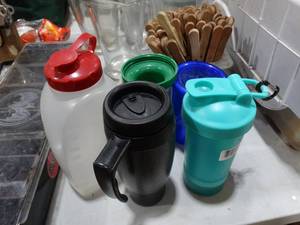 lot 1521 image: Drink Travel Cups and More