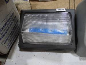 lot 1534 image: Atlas Outdoor Lighting