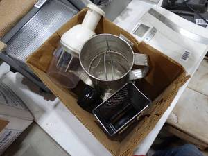 lot 1536 image: Sifter  Chopper  Kitchen Items
