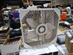 lot 1540 image: Box Fan