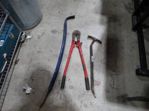 lot 1941 image: Nail Puller  Bolt Cutter  Prybar