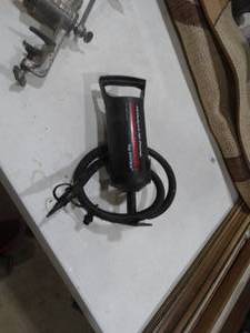lot 1558 image: Manual Air Compressor