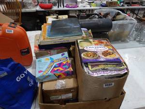lot 1575 image: Mixed Lot of Books and Magazines