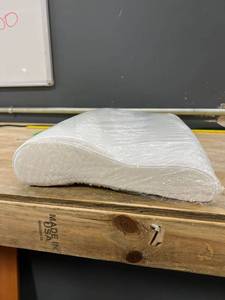 lot 41492 image: Tempur-Pedic Neck Pillow Foam 20x12.5x3.5