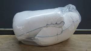 lot 60380 image: Lot of 2 Pillows-  20 x 28