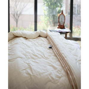 lot 47001 image: Enchante Home Luxury Wool Comforter- Retail$262.99