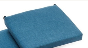lot 47050 image: Blazing Needles 20-inch IndoorOutdoor Chair Cushion