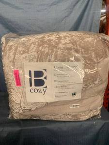 lot 47217 image: Silver Orchard Queen Retail$117.69