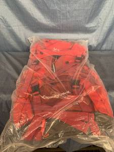 lot 16081 image: XTNSHENG Long Red Hiking Backpack With Water Pouch