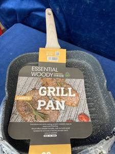 lot 16107 image: ESSENTIAL WOODY 28cm CAROTE GRILL PAN