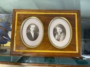 lot 5682 image: vintage wood picture frame