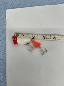 lot 4210 image: white red lure