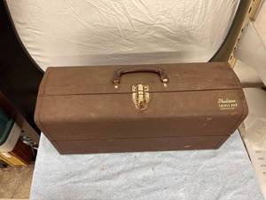 lot 4253 image: vintage Philson metal tackle box