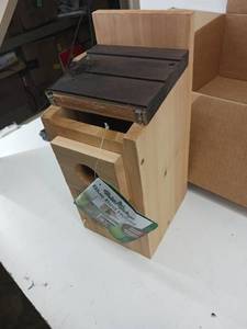 lot 45367 image: Wild Wings Wwch3 Cedar Blue Bird Box House