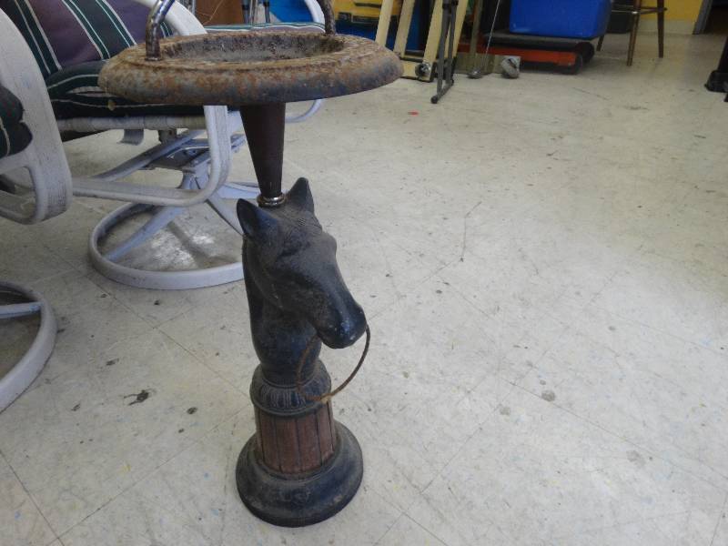 lot 882 image: Antique Standing Horse Ashtray.