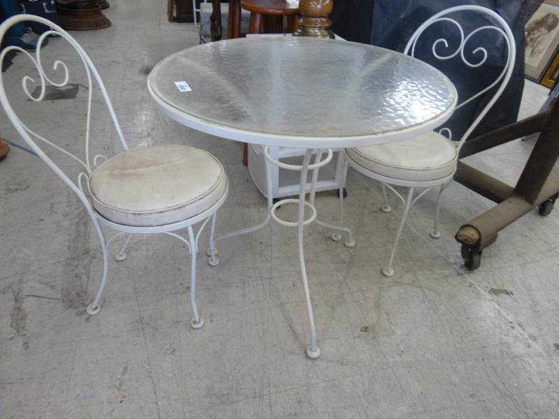 lot 884 image: 2 Chairs & Table Patio Set.