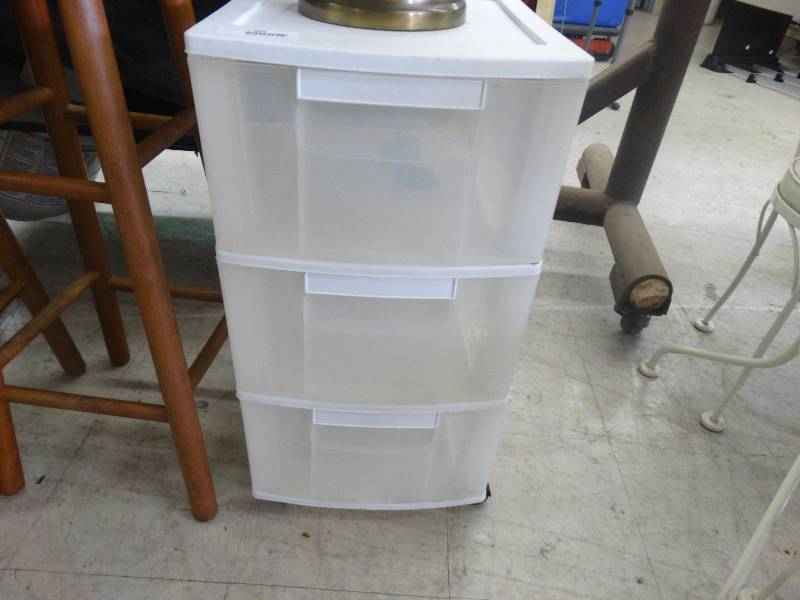 lot 889 image: 3 Drawer Organiser On Wheels.