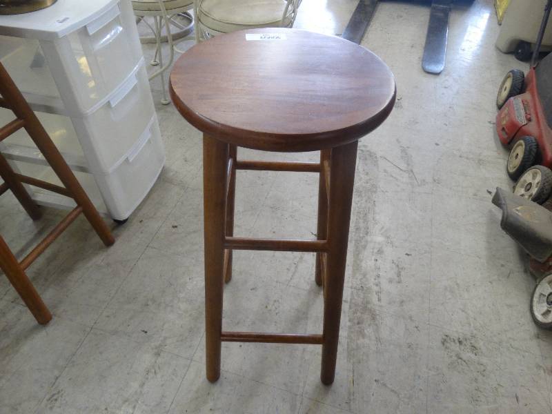 lot 891 image: Nice Bar Stool.