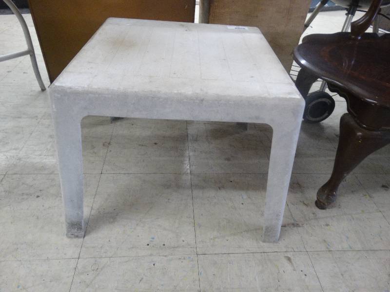 lot 893 image: Small Outdoor Table.