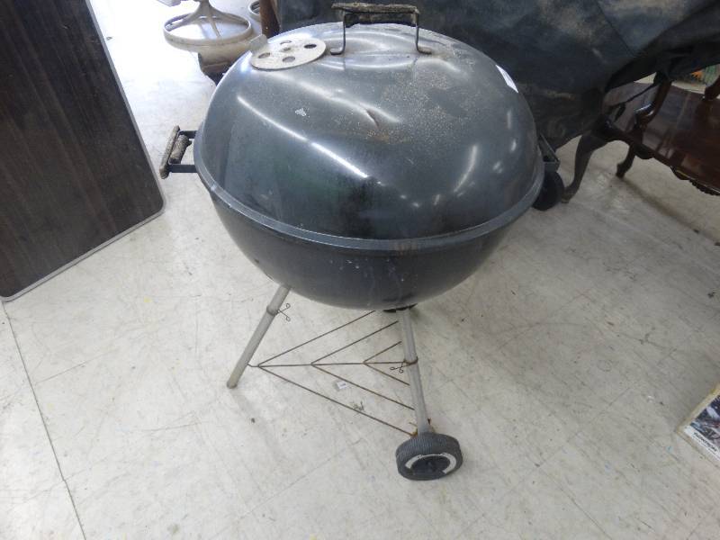 lot 894 image: Weber Charcoal.