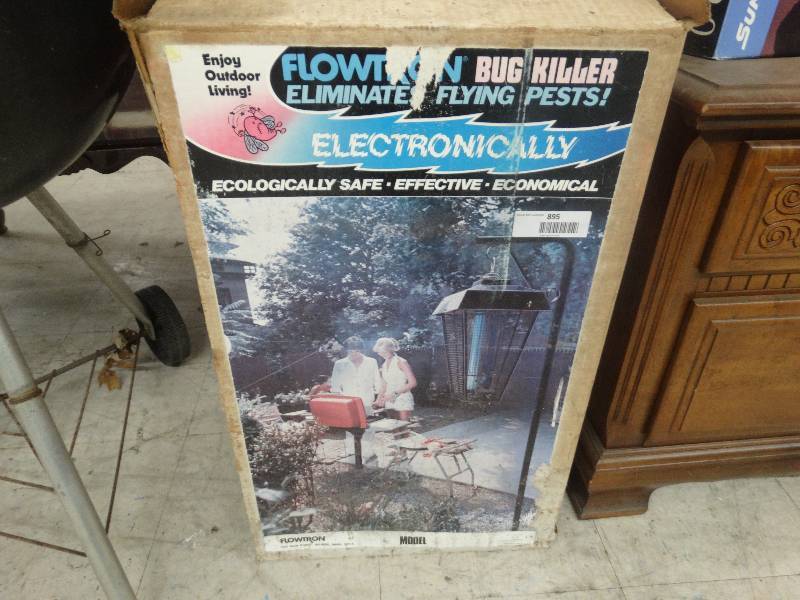 lot 895 image: Large Bug Zapper.