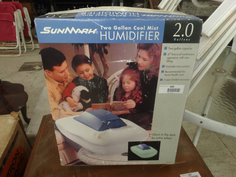 lot 896 image: Sunmark 2 Gal Cool Mist Humidifier.