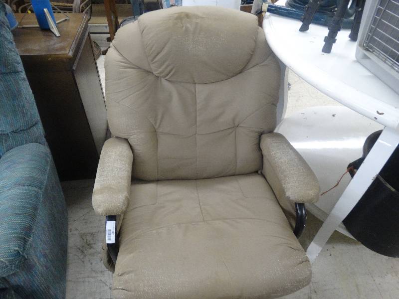 lot 901 image: Swivel Rocker.